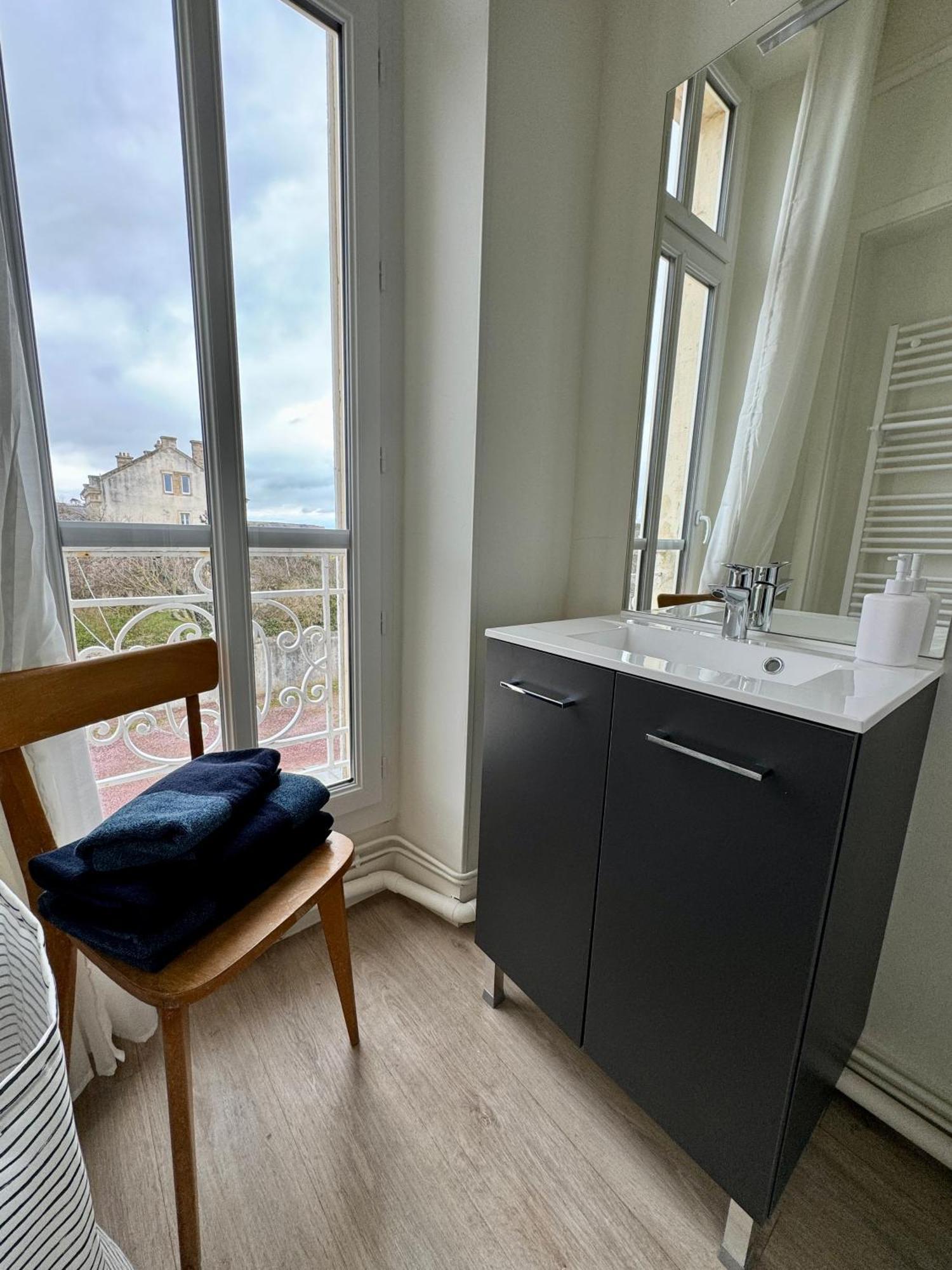 Sunny Apt On D-Day Beach With Parking Saint-Come-de-Fresne Экстерьер фото